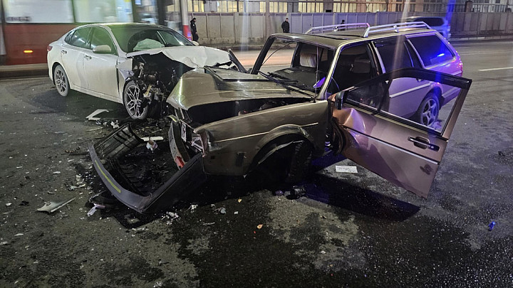 Пьяный водитель спровоцировал столкновение с двумя легковушками, автобусом и скрылся с места ДТП